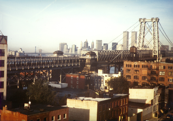 Blick über die Williamsburg Bridge nach Downtown Manhattan ca. 1987 (eigenes Foto)