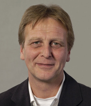 Martin Tönnes, der Fraktionsvorsitzende der Grünen im Ruhrparlament bewirbt ...
