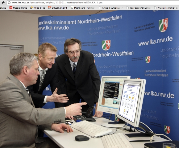 Innenminister Jäger informiert sich online über Potenzmittel im Internet. Foto: IM NRW