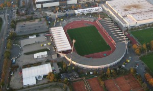 Das Stadion in Braunschweig. Quelle: Wikipedia Foto:  Ballon-sz.de Lizenz: CC-BY-SA-2.0-DE