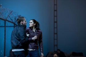 Carmen und Don José im Grenzland (Foto: Thomas M. Jauk / Stage Pictures)