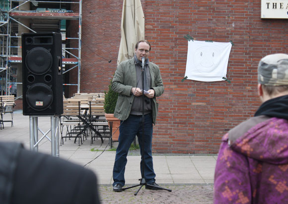 Ex-AfD-Sprecher Johannes Paul auf Aluhut-Demo in Essen