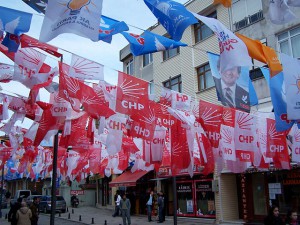 CHP Fahnen im Wahlkampf 2009(Quelle: Wikipedia Lizenz:CC)