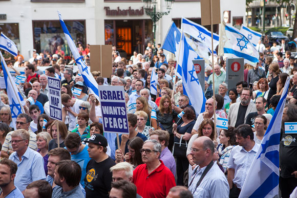 Solidarität mit Israel - Demonstration in Düsseldorf Foto: Mathias Schumacher Lizenz: Copyrigt