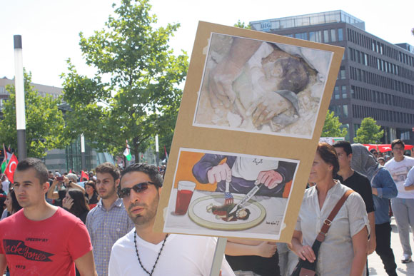 Antisemitisches Plakat auf einer Gaza-Demonstration in Dortmund
