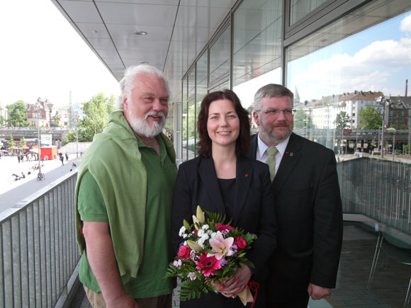 Dietmar Wolf (Grüne), Vize Susanne Garn (SPD), BV-Chef Walter Schmidt (CDU) von links nach rechts Foto: TextUnion, Günther A. Classen Lizenz: Copyright