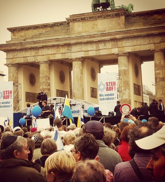 Die Demo "Nie wieder Judenhass" am Brandenburger Tor