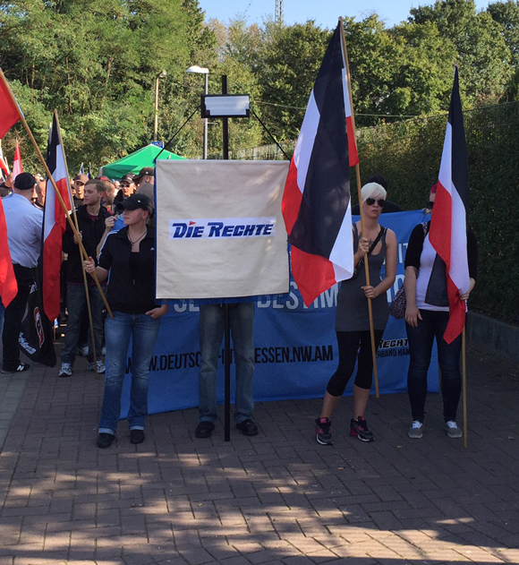 Vom Baumarkt auf die Straße: Die Standarte der Nazipartei "Die Rechte" 