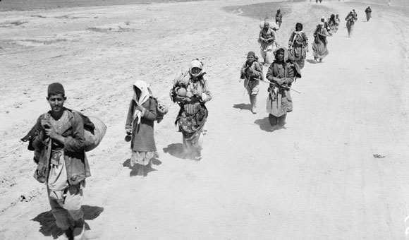  Armenische Flüchtlinge beim Überqueren der britischen Linien zur Zeit des Genozids.  Imperial War Museums.