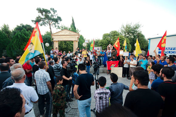  Gestern in Sulmanya. Demo der Partei Gorran "the change movement" und PKK und YPG Anhängern in der Nähe des Basars. Foto: Enno Lenze Lizenz: Copyright