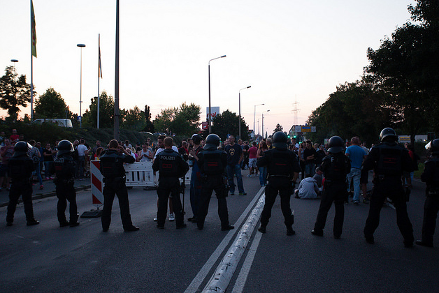 Heidenau: Der Mob ist in Pogromstimmung (Foto: Marcus Fischer)