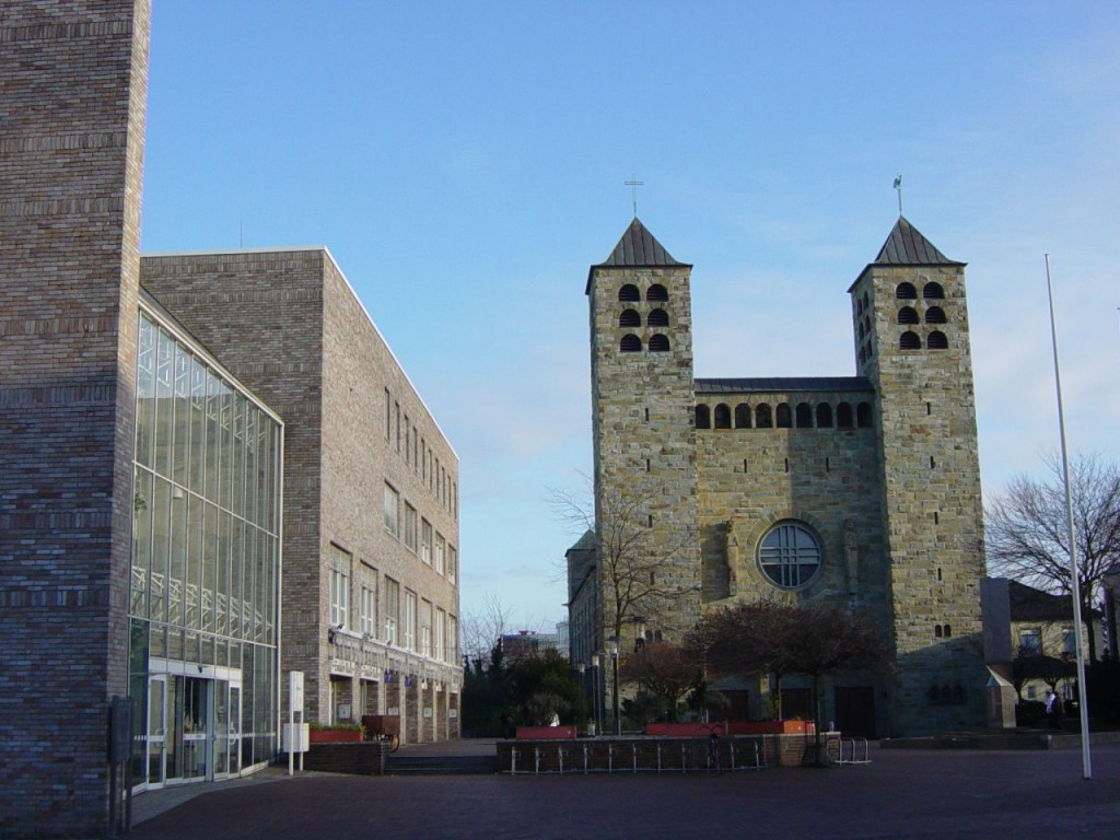 Auch weiterhin Kolters Arbeitsplatz: das Rathaus neben der Kirche St. Katharina