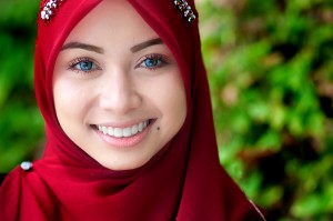 Darf man lächelnden wirklich Musliminnen trauen? (Foto: herman yahaya/ Flickr/ cc-by-sa)