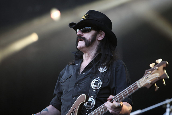 „Motorhead-IMG 6373“ von Photograph by Rama, Wikimedia Commons, Cc-by-sa-2.0-fr. Lizenziert unter CC BY-SA 2.0 fr über Wikimedia Commons