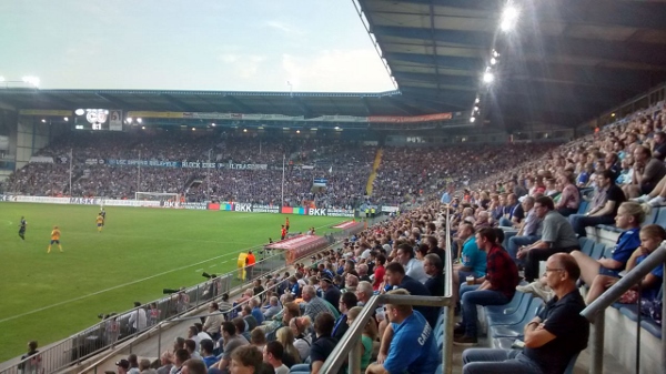 Das Stadion in Bielefeld. Quelle: Wikipedia, Foto: Rüdiger Müller, Lizenz: CC-BY-SA 4.0