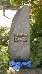 Gedenkstein für die ermordeten Polizisten. (Quelle: Wikipedia; CC-Lizenz))