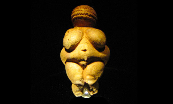 Venus of Willendorf - Eines der weltweit ältesten Beispiele religiöser Kunst. Foto: Plp Lizenz: GNU