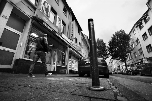 Köln, 16.10.2015, am Tatort des am 9. Juni 2004 verübten Nagelbomben-Attentat auf der Keupstraße, einer belebten Einkaufsstraße in Köln-Mülheim mit vornehmlich türkischen Geschäften, bei dem 22 Menschen verletzt wurden, einige von ihnen lebensgefährlich,