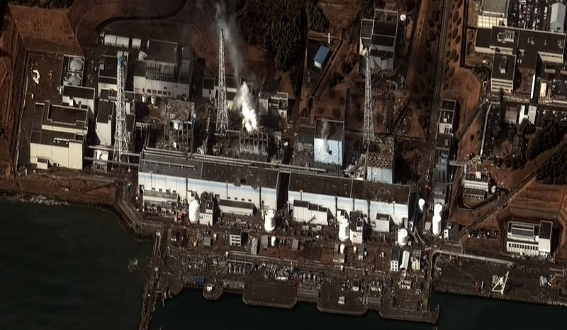Atomkraftwerk Fukushima I - Daiichi (Zustand der Reaktorblöcke 1 bis 4 am 16. März 2011 nach mehreren Explosionen und Bränden; Bild: HJ Mitchell (Wikipedia)