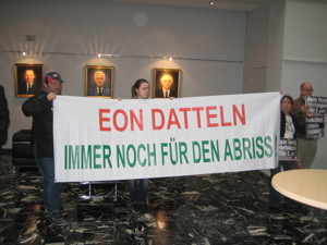 Protest im Foyer des Ruhrparlaments gegen Datteln IV
