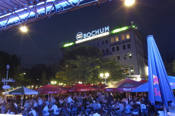 Konrad-Adenauer-Platz mit Handelshof 2004