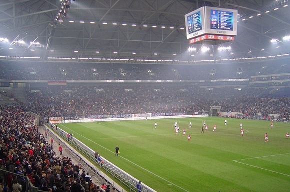 Das Stadion der Gelsenkirchener. Quelle: Wikipedia Foto: Friedrich Petersdorff Lizenz: cc