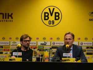 Wollen in der neuen saison wieder angreifen: Jürgen Klopp und Aki Watzke. Foto: Robin Patzwaldt