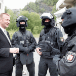 Ralf Jäger besichtigt seine Spezialeinheiten Foto: Innenministerium NRW