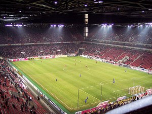 Das Stadion in Köln. Quelle: Wikipedia, Foto: Sascha Brück, Lizenz: CC-BY-SA-3.0-migrated 