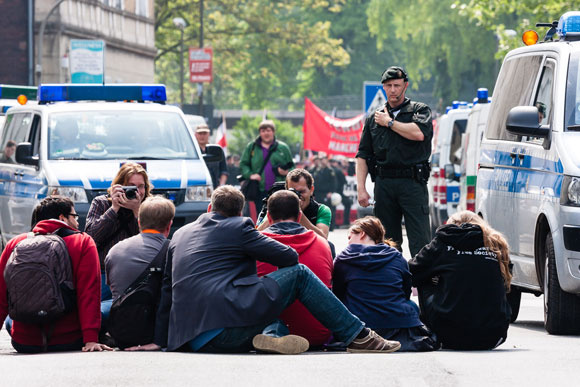 Presse-Show: Blockade von Politikern 