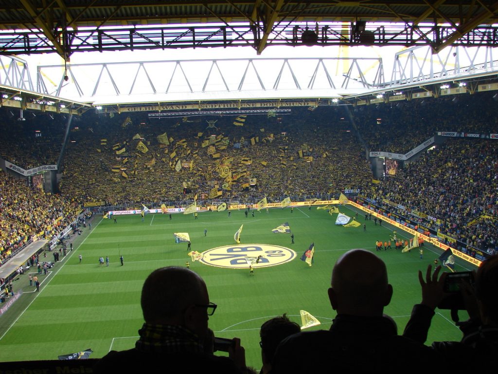 Die Stadien der Bundesliga sind auch ein Tummelplatz von Extremisten. Foto: Robin Patzwaldt