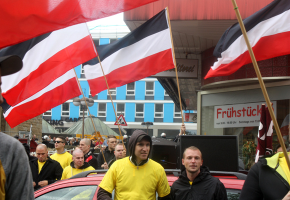 Kein Lauti - nur scheppernde Anlage der Nazis