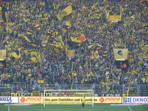 Die 'gelbe Wand' in Dortmund. Foto: Robin Patzwaldt