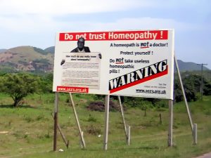 In Antigua und Barbuda wird sogar vor Homöopathen gewarnt! (Foto: David Stanley / Flickr / CC-BY 2.0)