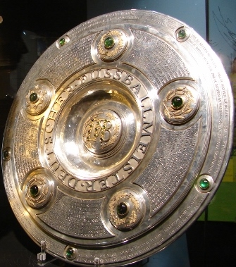 Der-BVB-verliert-das-Duell-der-Stolperk-nige-um-die-Meisterschaft-gegen-den-FC-Bayern
