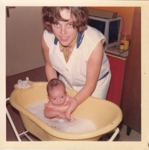 Der Autor mit seiner Mutter im Jahre 1971. Foto: privat