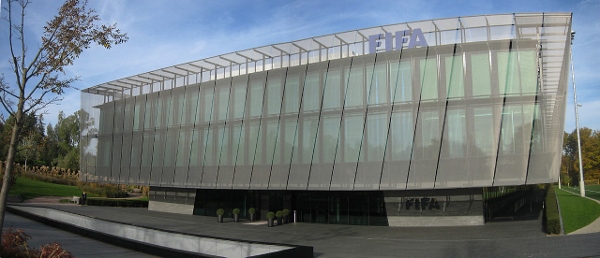 Das Hauptquartier der FIFA in Zürich. Quelle: Wikipedia, Foto: MCaviglia www.mcaviglia.ch, Lizenz: CC BY-SA 3.0