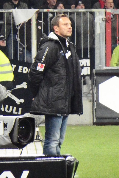 André Breitenreiter als Trainer des SC Paderborn. Quelle: Wikipedia, Foto: Northside, Lizenz: CC BY-SA 3.0