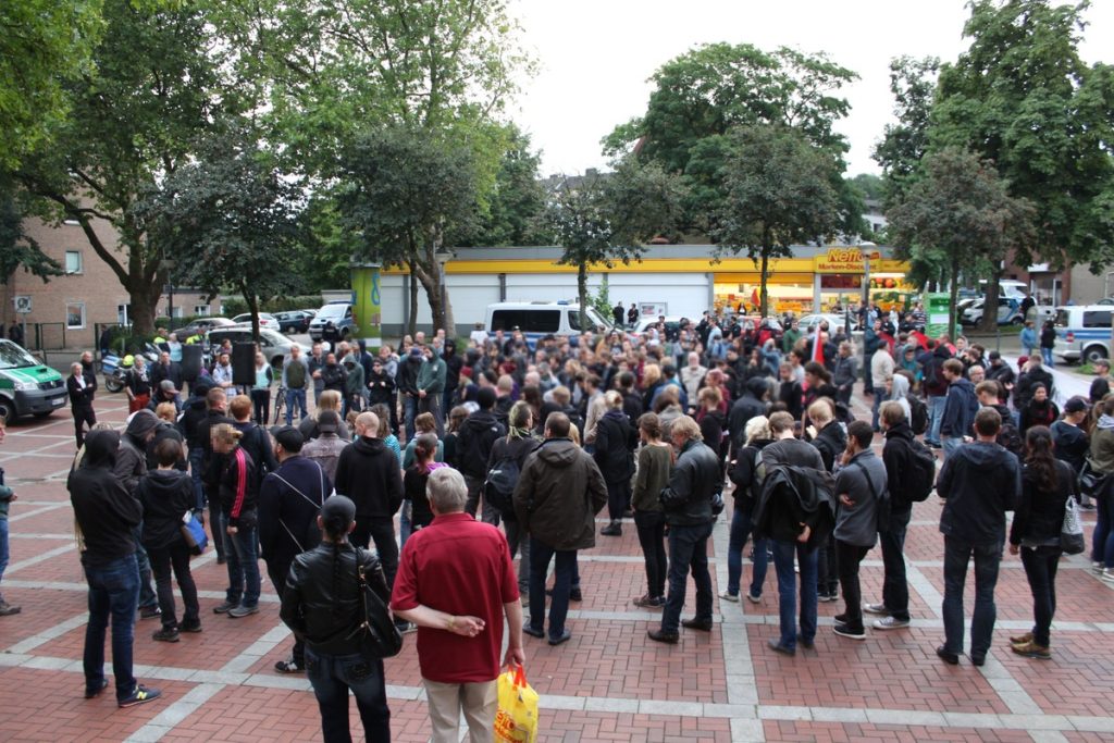 Die Antifa auf dem Frintroper Marktplatz (Quelle: Antifa Essen Z)