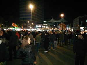 Bahnhofsvorplatz Duisburg: 36. Pegida-Kundgebung. Bild: mupfl