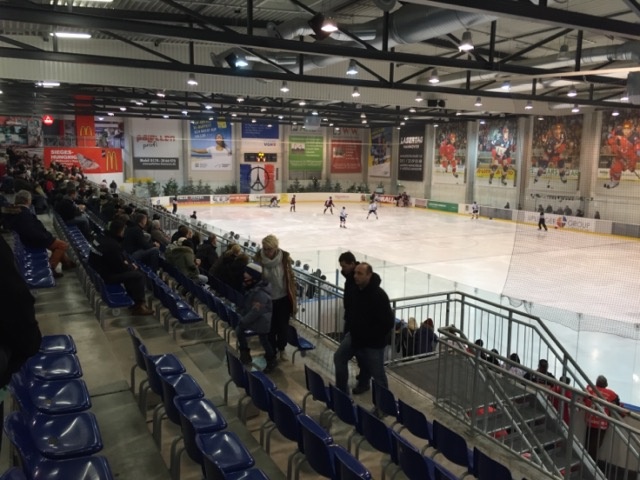 Nach dem Zwangsabstieg in die Oberliga absolvieren die Hannover Scorpions, der Deutsche Meister von 2010, seine Heimspiele in der modernen und sehr schönen Eissporthalle Langenhagen. (Foto: Simon Ilger)