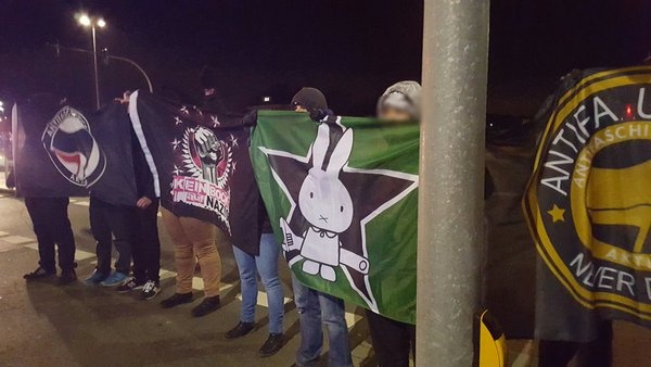 Antifa-Protest in Duisburg auf der Strasse gestern. Bild: Herr Broccoli