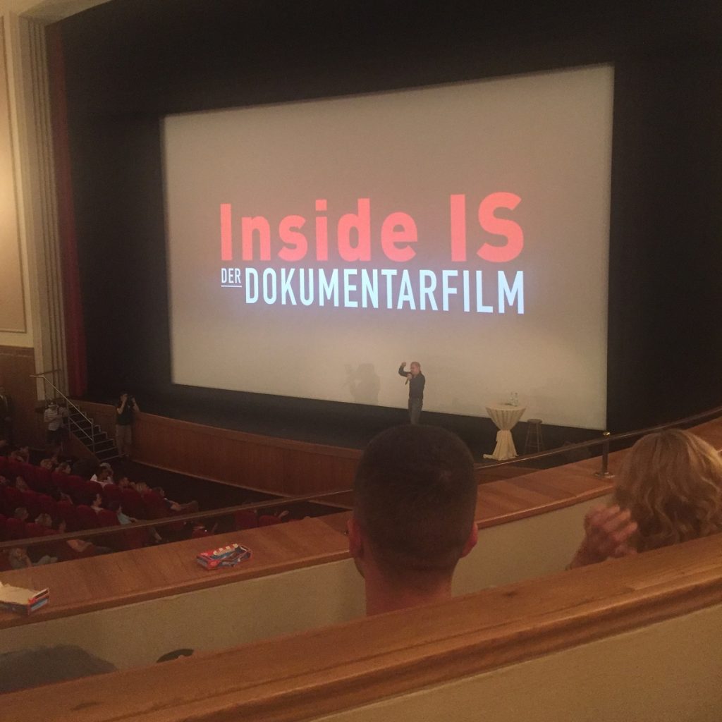 Jürgen Todenhöfer in der Essener Lichtburg bei der Premiere seines Filmes "Inside IS". (Foto: Simon Ilger)