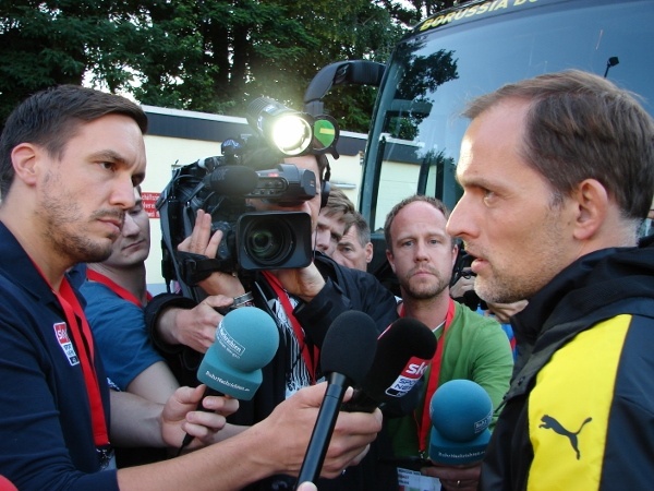 Thomas Tuchel zog nach dem Spiel in Erkenschwick ein zufriedenes Fazit. Foto(s): Robin Patzwaldt 