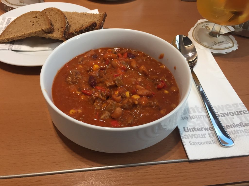 Chili con carne. Deutlich bekömmlicher als so manch Reisebericht. (Foto: Simon Ilger)