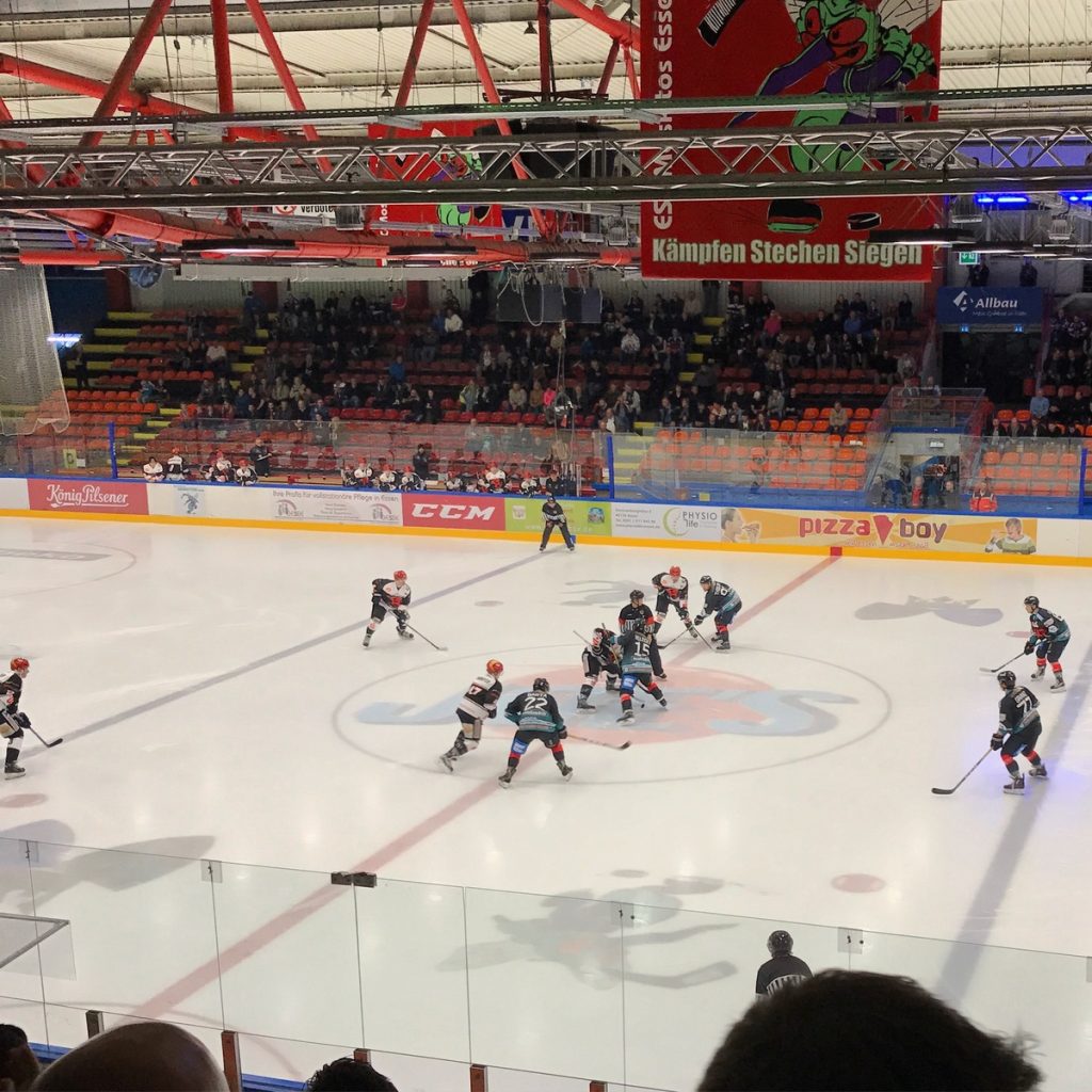 Die Moskitos empfingen zum ersten Saisonspiel die Saale Bulls aus Halle. (Foto: Simon Ilger)