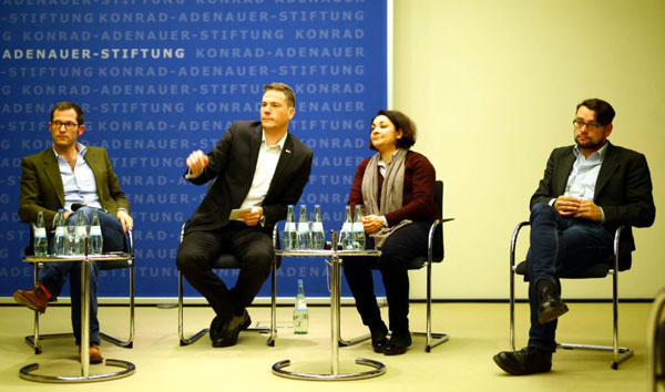  Julian Reichelt, David Harnasch, Saba Farzan, Michael Seemann Foto: Salonkolumnisten Lizenz: Copyright 