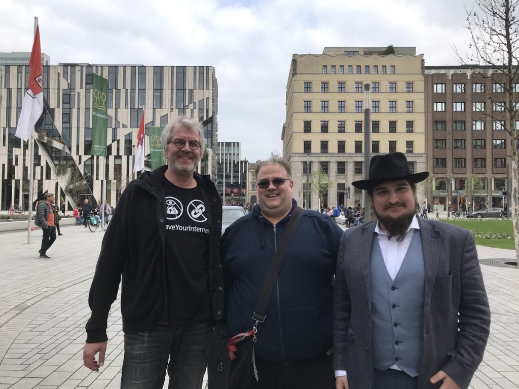 Organisierten die Demo: Frank Herrmann (Piratenpartei NRW), Wolly (Die Linke Düsseldorf), Maurice Aepler