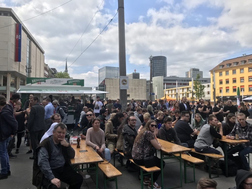 Das Wetter? Es war sehr gut! Sehr viel los und gute Stimmung: Abschlussveranstaltung DER PARTEI im EU-Wahlkampf 2019; Foto: Peter Ansmann