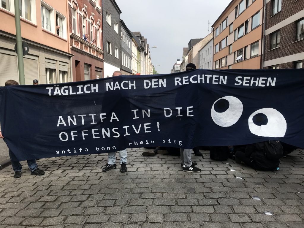Antifa-Touristen aus Bonn zu Gast in Duisburg; Foto: Peter Ansmann